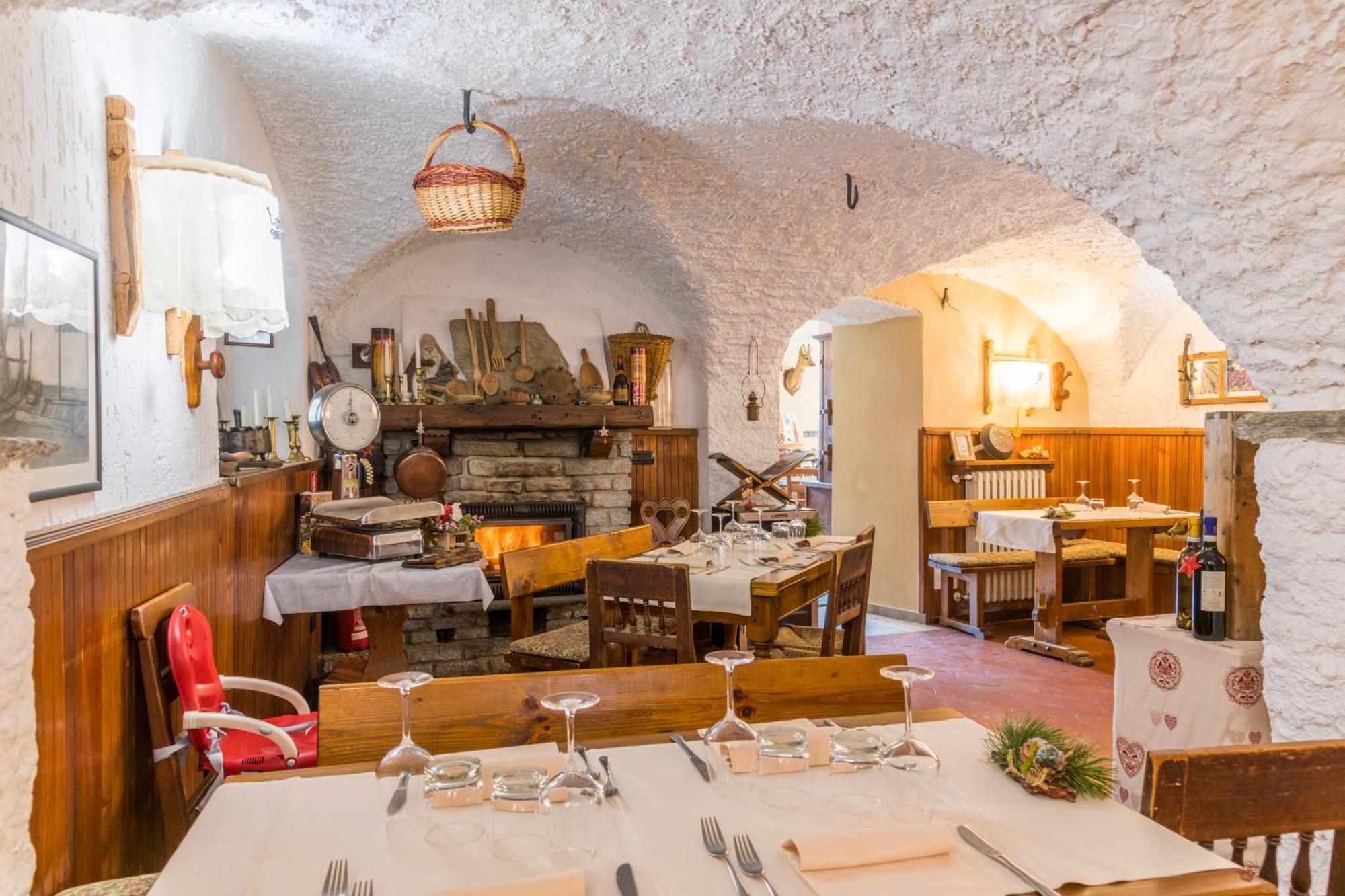 La Placette - Albergo Diffuso E Trattoria Usseaux Exteriér fotografie