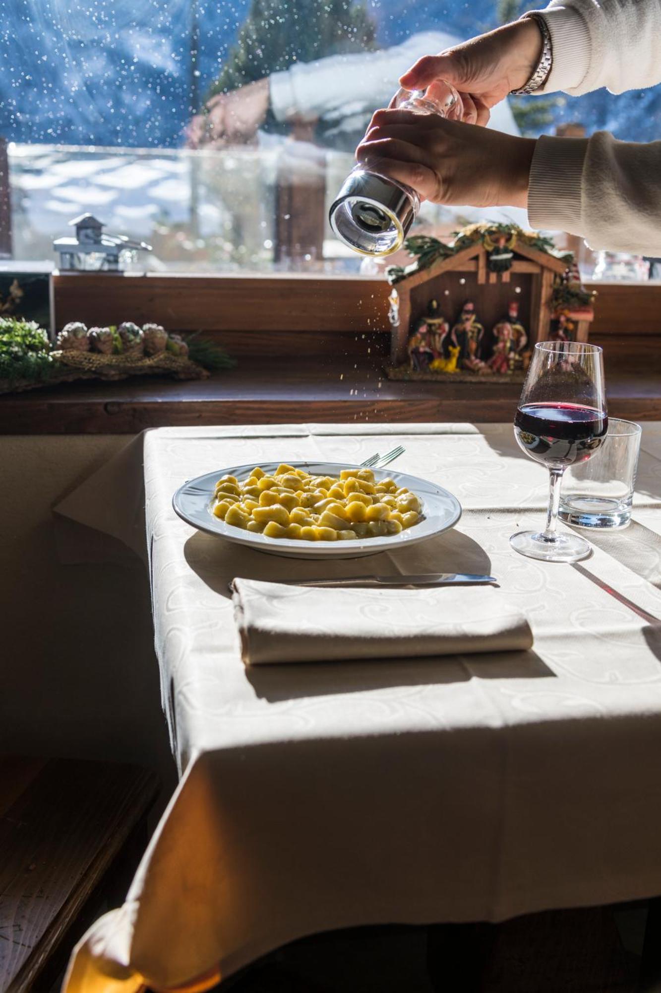 La Placette - Albergo Diffuso E Trattoria Usseaux Exteriér fotografie